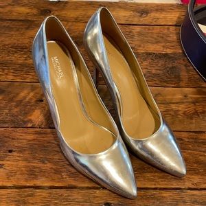Michael Kors Silver Pumps